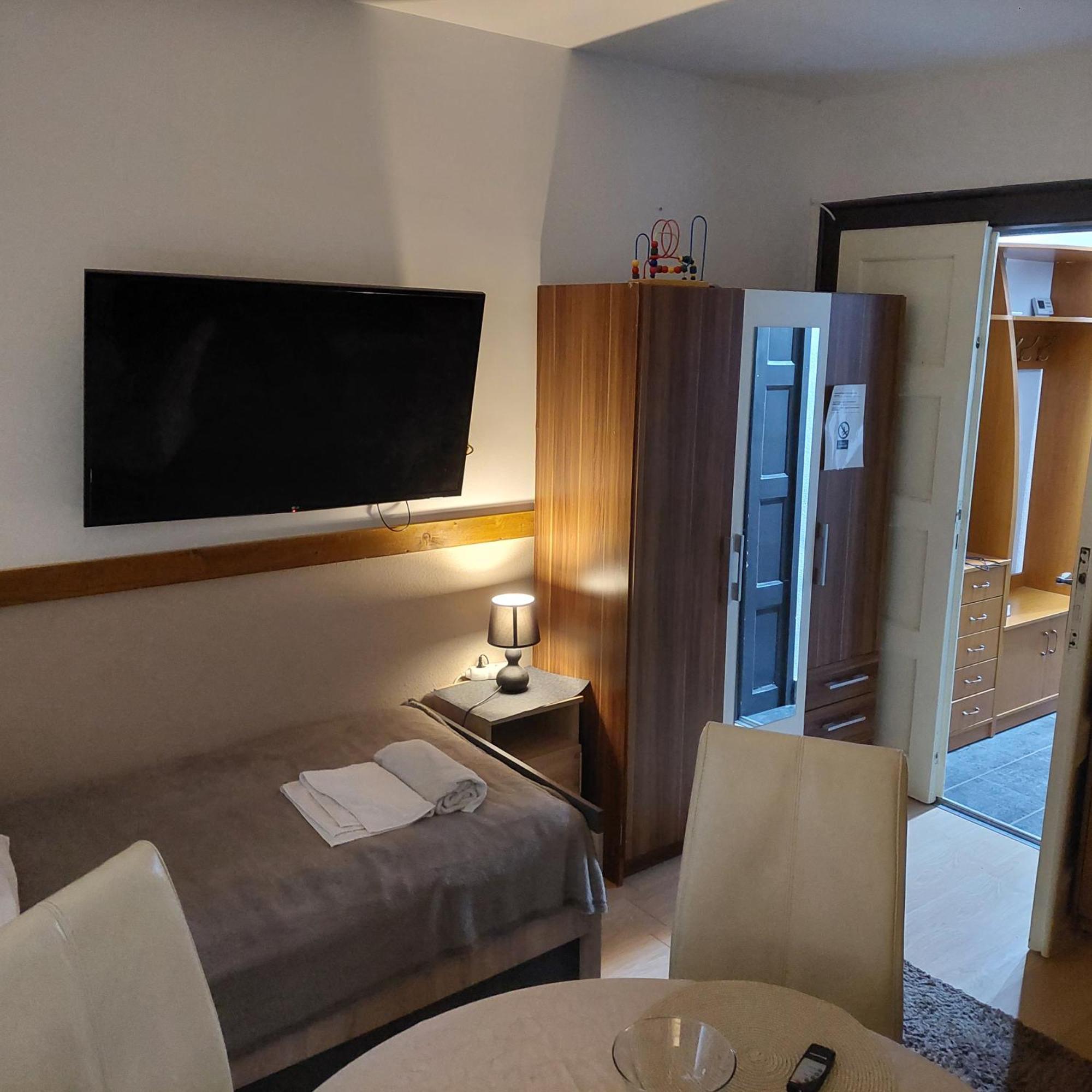 Ujszeged Apartman Bilik gambar